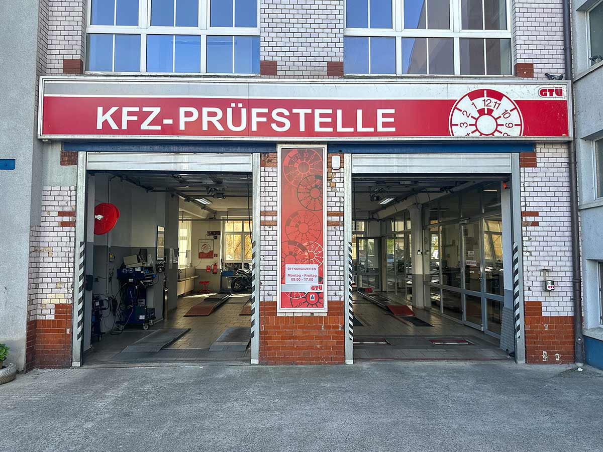 Außenansicht der GTÜ Kfz-Prüfstelle Berlin Mitte
