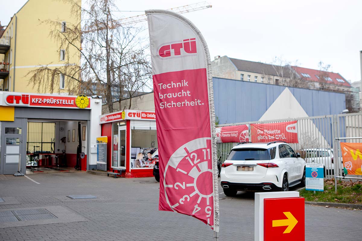 Außenansicht GTÜ Kfz-Prüfstelle Berlin Moabit